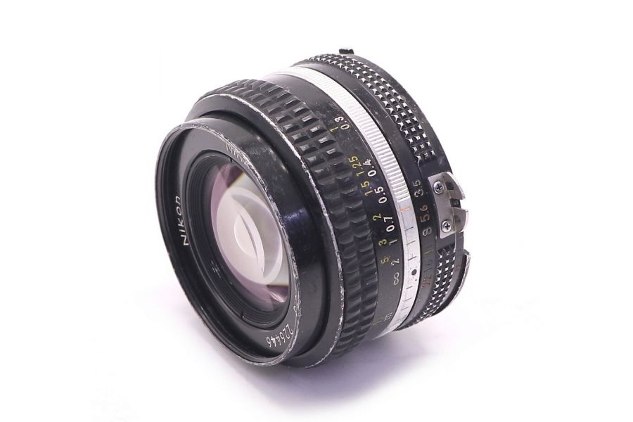 Nikon 20mm f/3.5 Nikkor (Japan, 1980)