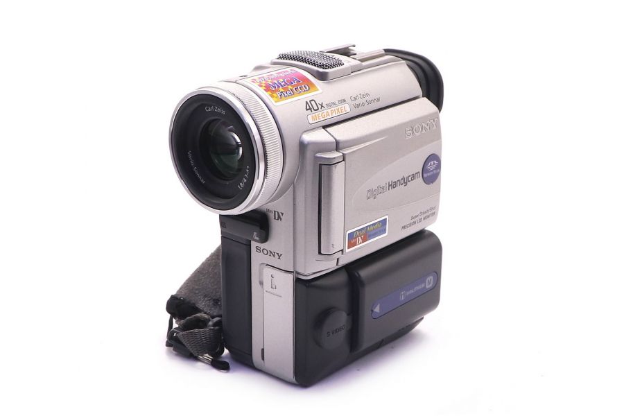 Видеокамера Sony DCR-PC100E