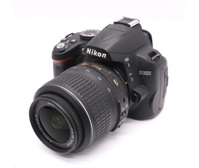 Nikon D3000 kit (пробег 3170 кадров)