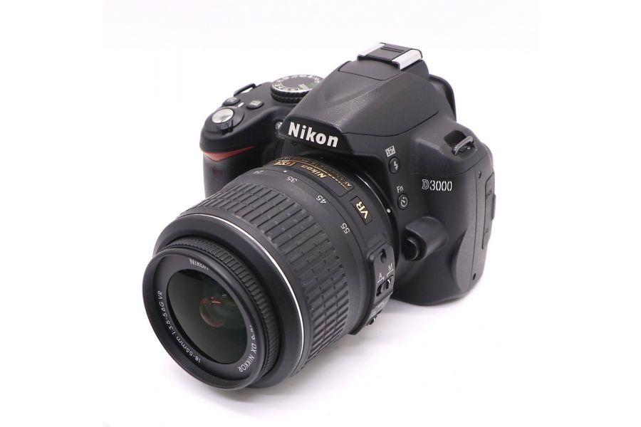 Nikon D3000 kit (пробег 3170 кадров)