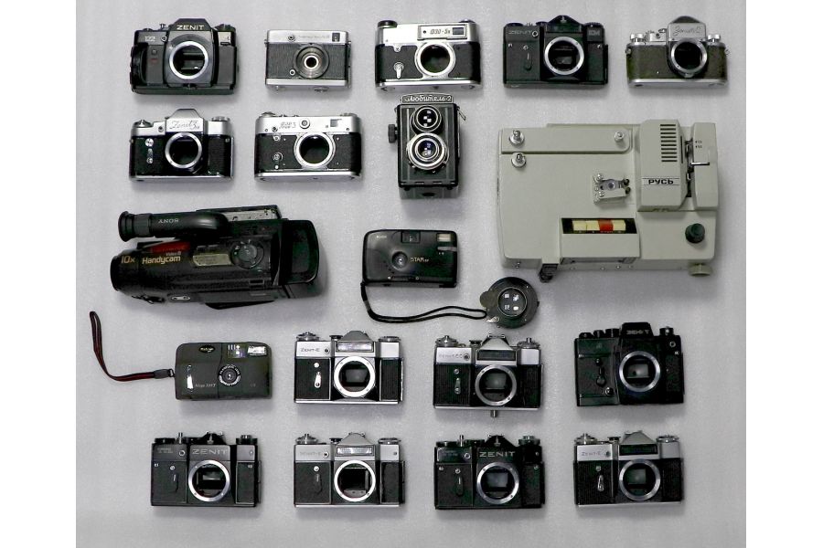 Фотоаппараты (21 штука) и принадлежности №12