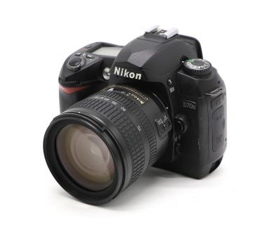 Nikon D70s kit 18-55mm f/3.5-5.6G AF-P VR DX Nikkor