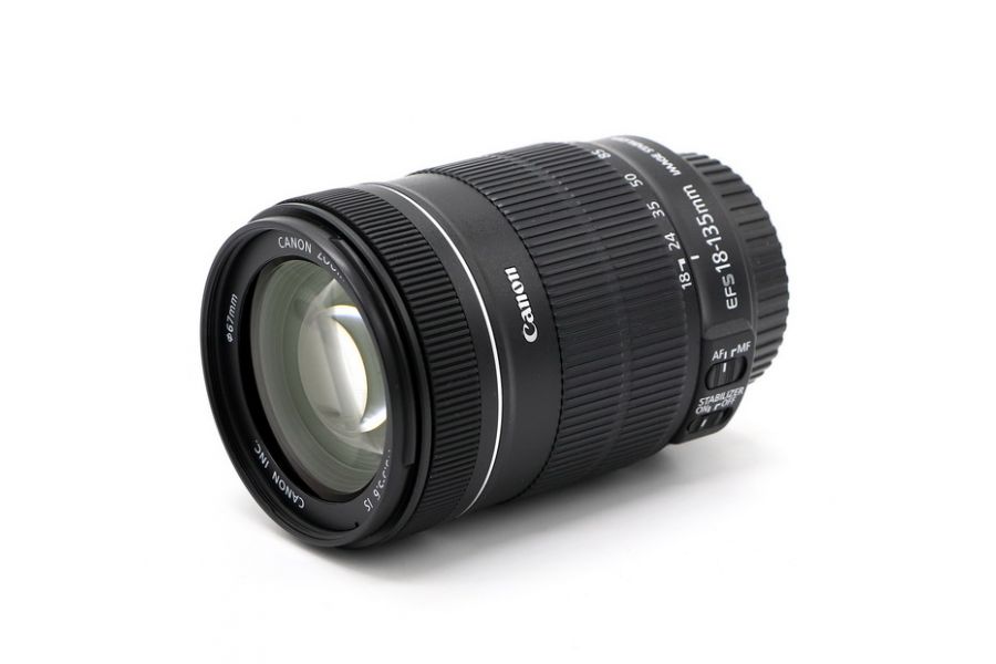Canon EF-S 18-135mm 3.5-5.6 IS (отличный)
