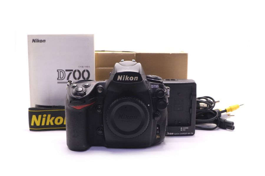 Nikon D700 body в упаковке (пробег 305275 кадров)