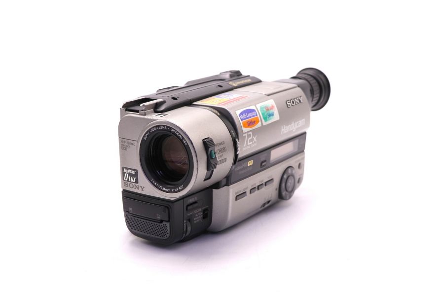 Видеокамера Sony Handycam CCD-TR840E портативная