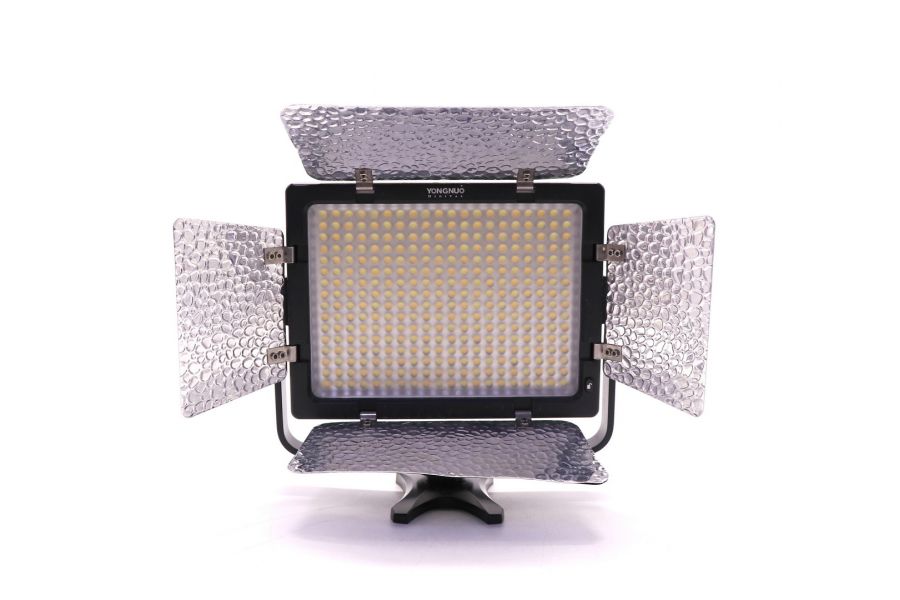 Осветитель Yongnuo YN-320 LED 3200-5500K