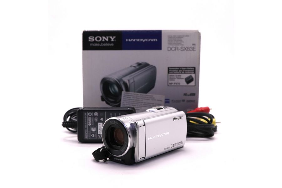 Компактная видеокамера Sony DCR-SX83E в упаковке 