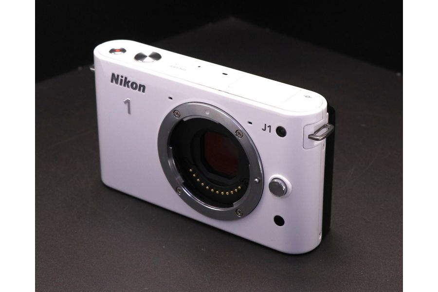 Nikon 1 J1 белый body (пробег 6290 кадров)