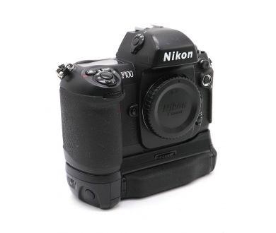 Купить Nikon F100 body + Nikon MB-15 Nikon F100 body + Nikon MB-15