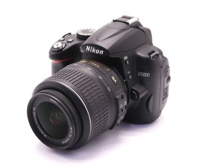Купить Nikon D5000 kit (пробег 3830 кадров) Nikon D5000 kit (пробег 3830 кадров)