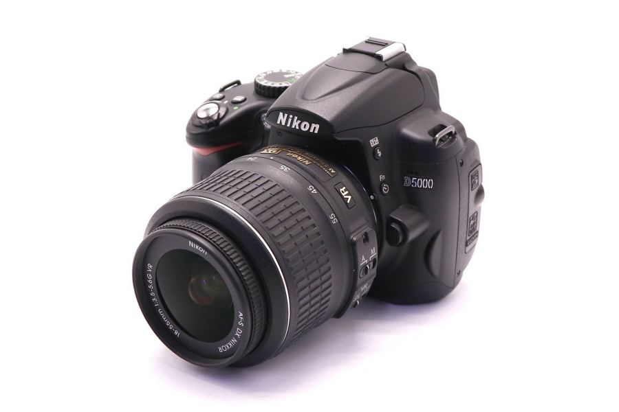 Nikon D5000 kit (пробег 3830 кадров)
