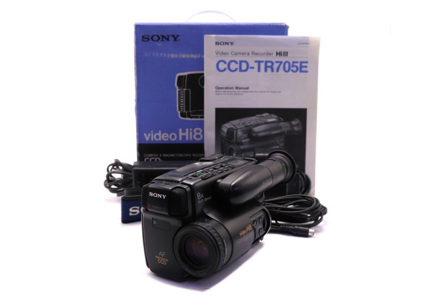 Видеокамера Sony CCD-TR705e в упаковке