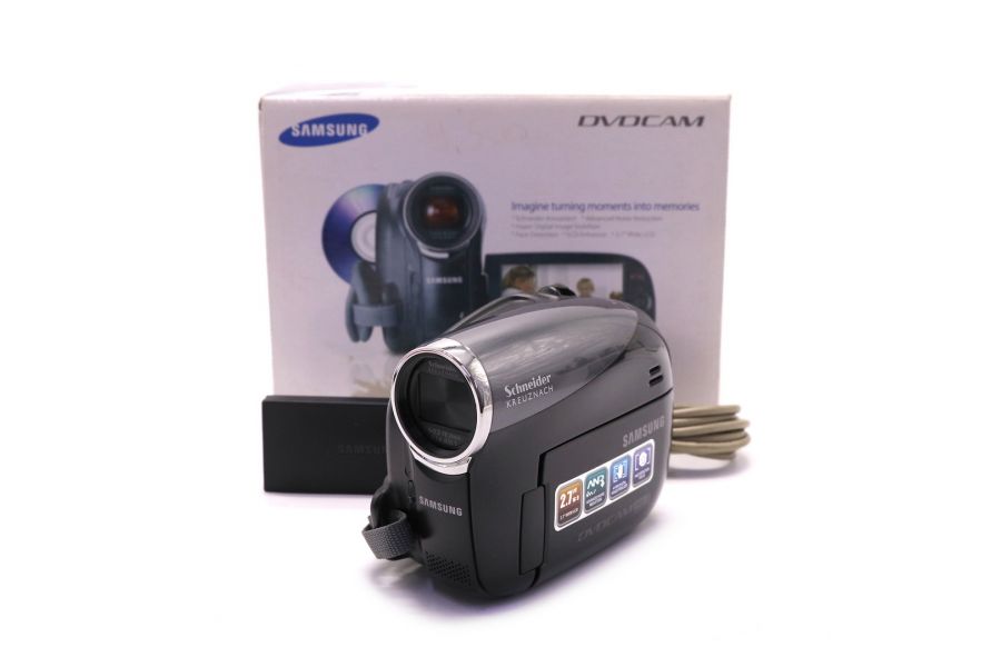 Видеокамера Samsung VP-DX200i в упаковке
