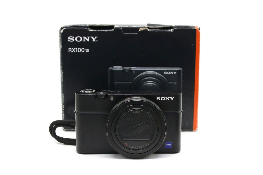 Sony Cyber-shot DSC-RX100M7 в упаковке