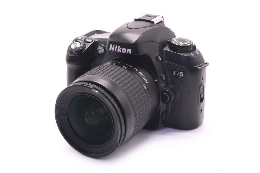 Nikon F75 kit плёночный зеркальный фотоаппарат