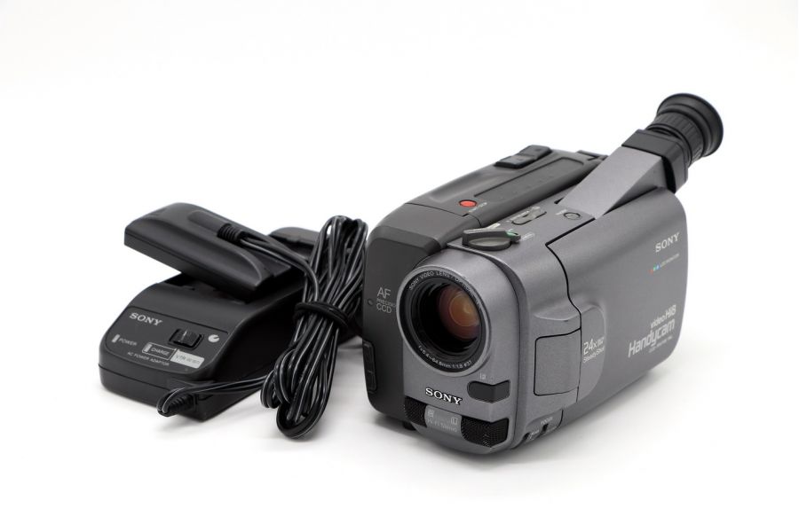 Видеокамера Sony CCD-TRV70E