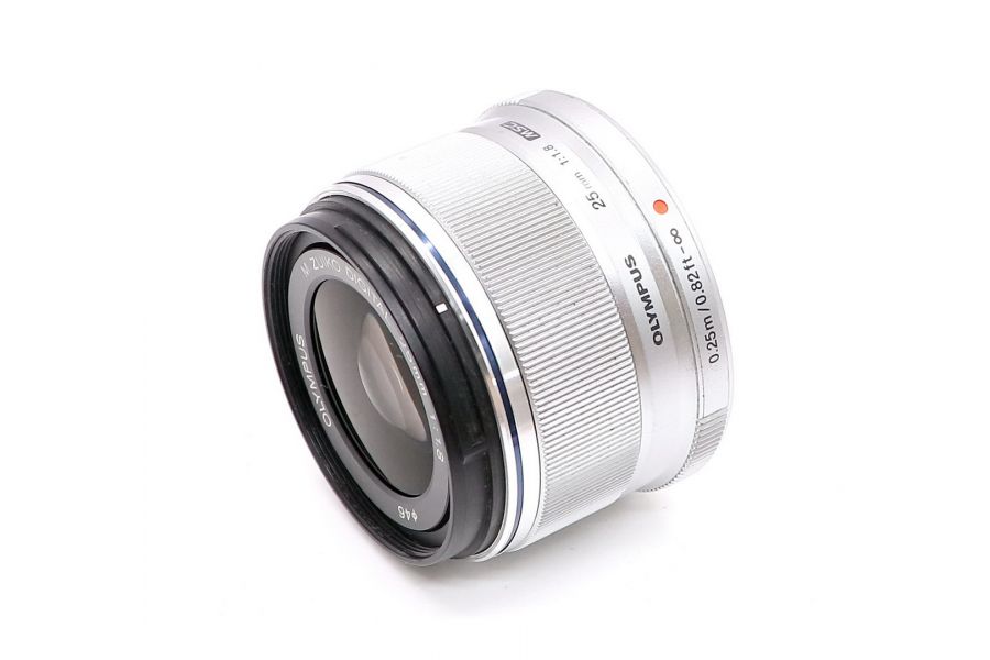Olympus M.Zuiko Digital 25mm f/1.8 silver (Japan, 2015)