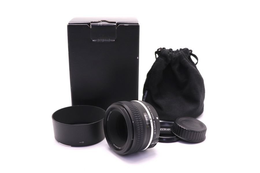 Nikon 50mm f/1.8G AF-S Nikkor Special Edition в упаковке