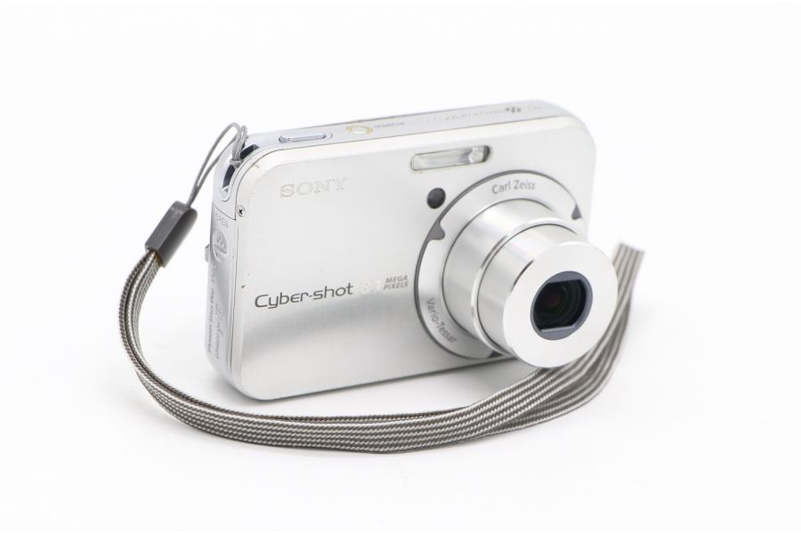 Компактная цифровая камера Sony Cyber-shot DSC-N1