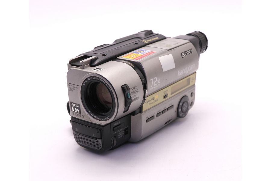 Видеокамера Sony CCD-TRV845E