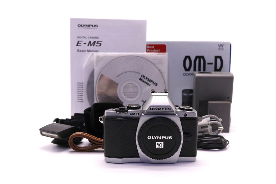 Olympus OM-D E-M5 body в упаковке (пробег 36185 кадров)