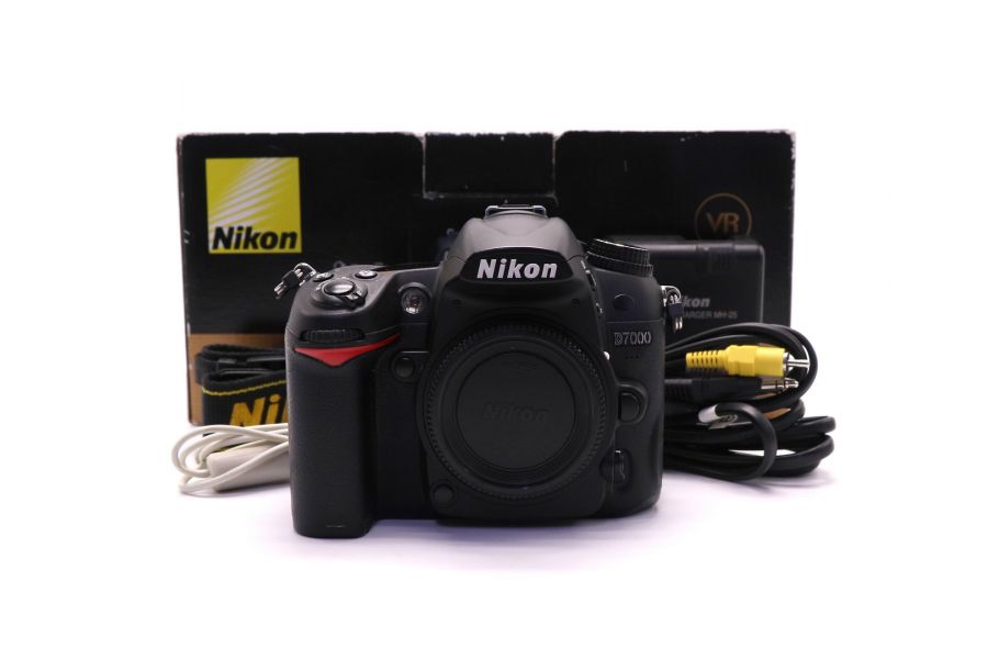 Nikon D7000 body в упаковке (пробег 74500 кадров)