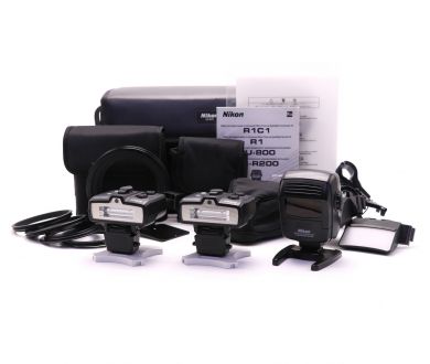 Купить Фотовспышка Nikon Speedlight Commander Kit R1C1 Фотовспышка Nikon Speedlight Commander Kit R1C1