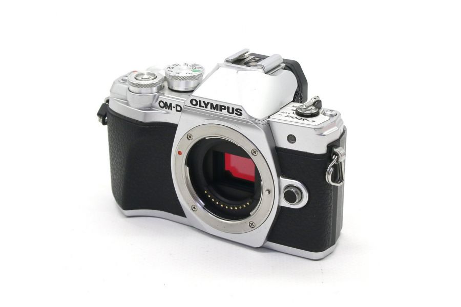 Olympus OM-D E-M10 Mark III body silver (пробег 41000 кадров)
