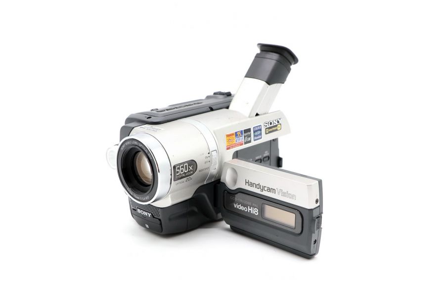 Видеокамера Sony CCD-TRV208E
