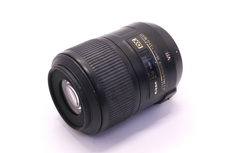 Nikon 85mm f/3.5G ED AF-S DX VR Micro Nikkor