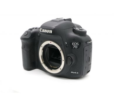 Canon EOS 7D Mark II body (пробег 201010 кадров)
