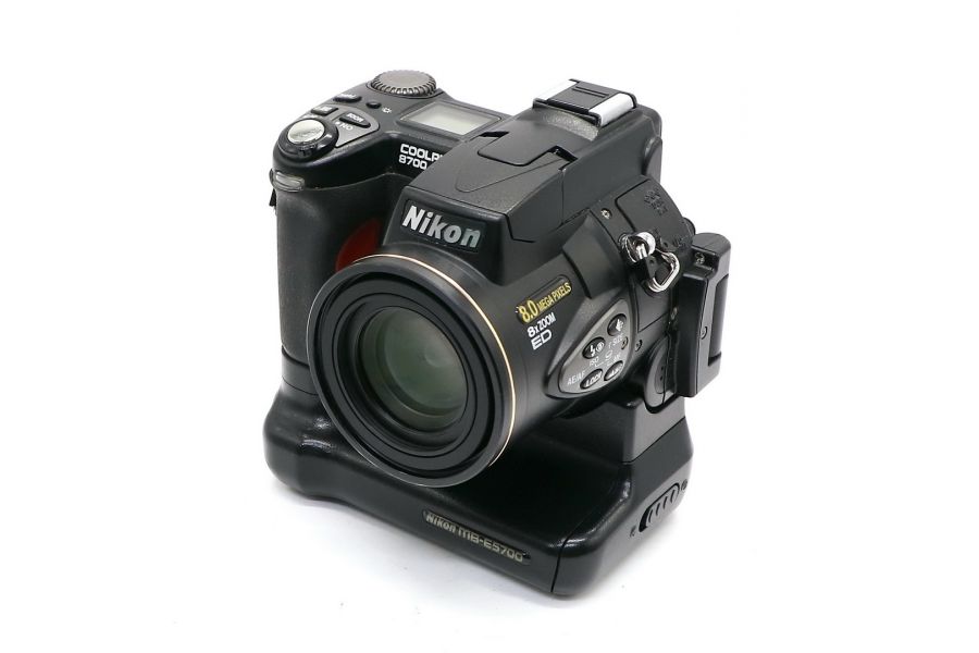 Nikon Coolpix E8700 + MB-E5700