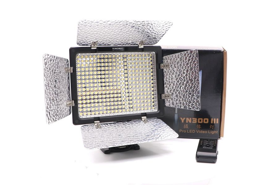 Светодиодный осветитель Yongnuo YN300 III