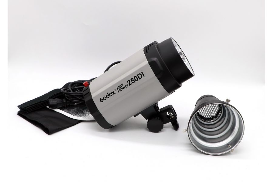 Вспышка студийная Godox Mini Pioneer 250DI