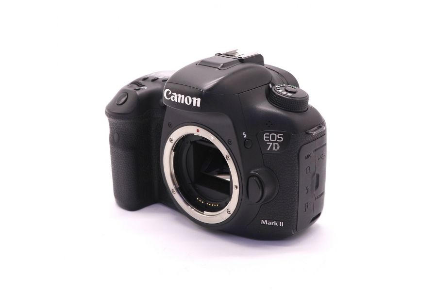 Canon EOS 7D Mark II body (пробег 2350 кадров)