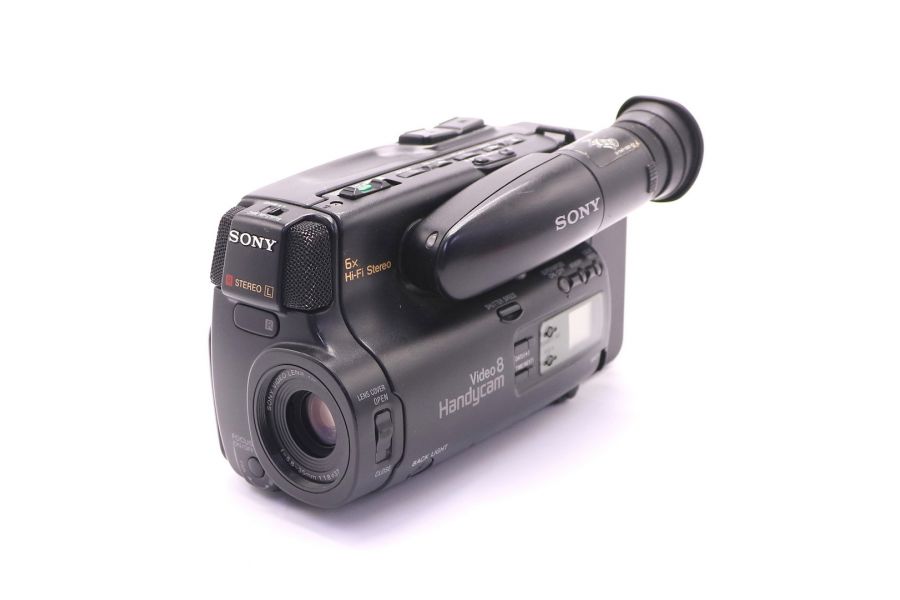 Видеокамера Sony CCD-TR105E