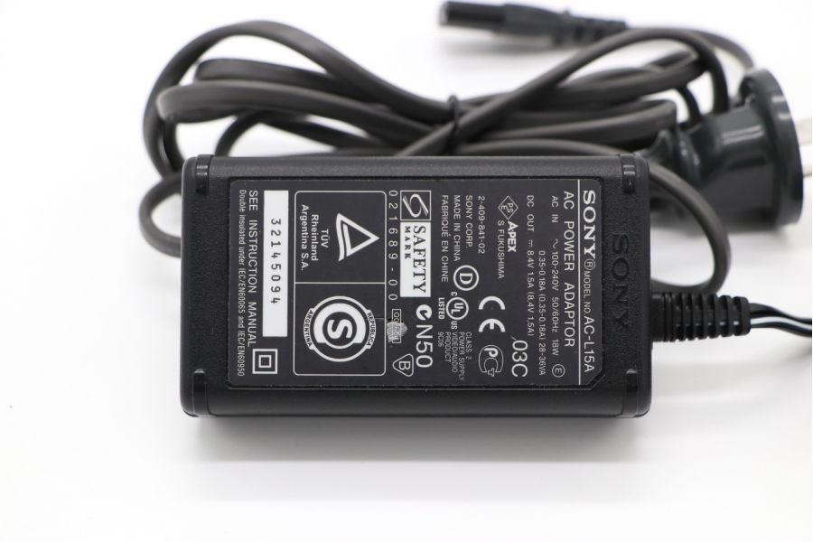 Зарядное устройство Sony AC-L15A