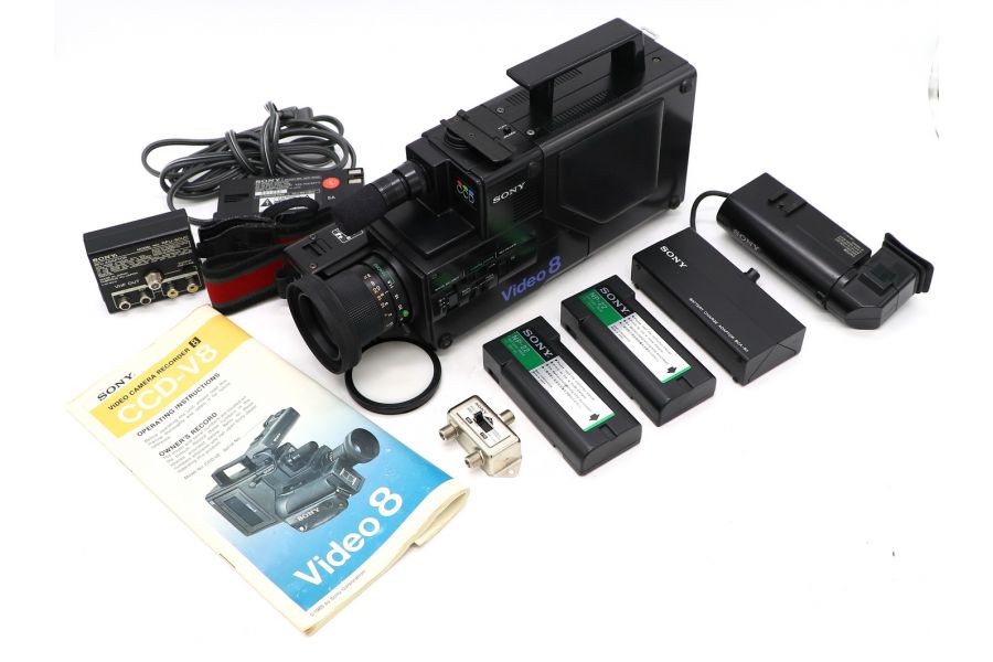 Видеокамера Sony CCD-V8