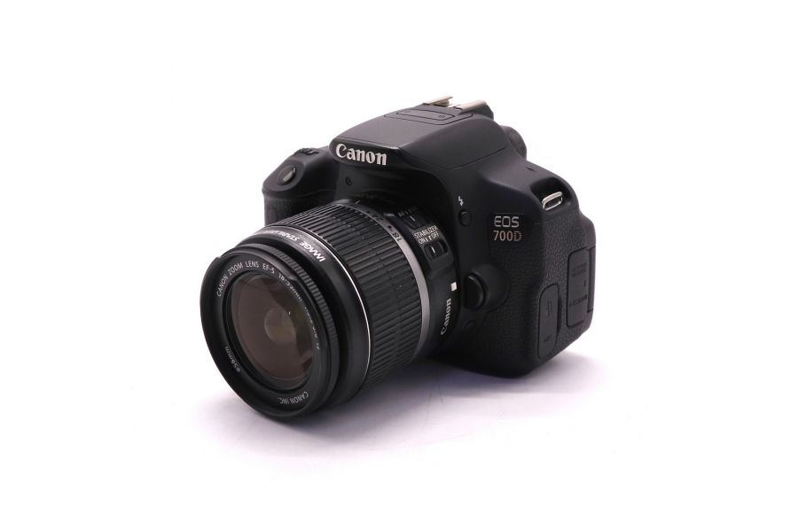 Фотокамера Canon EOS 700D kit (пробег 33350 кадров)