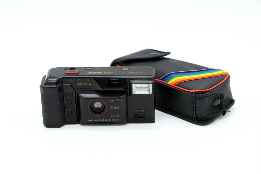 Фотоаппарат Yashica AW 818