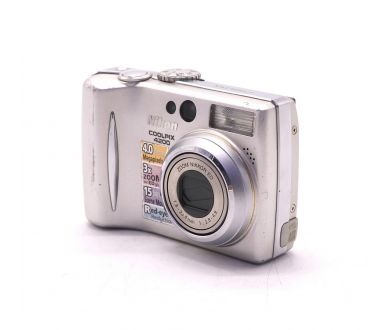Фотокамера компактная Nikon Coolpix E4200 (China, 2004)