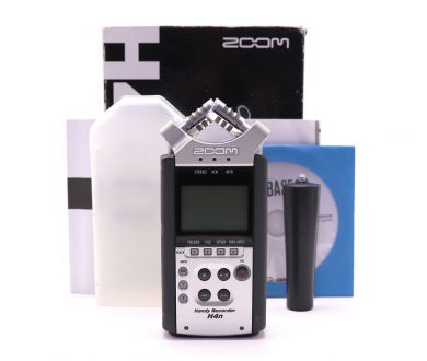Рекордер Zoom H4n в упаковке