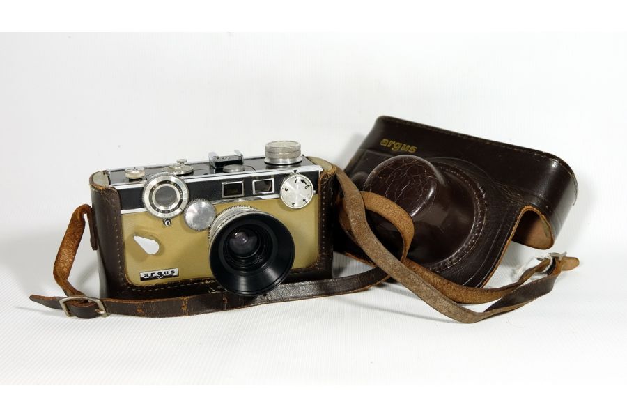 Argus C3 + Lens 4.5/35mm (USA, 1961)