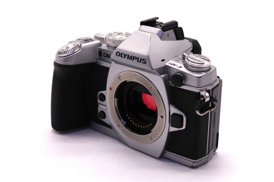 Olympus OM-D E-M1 body (пробег 57055 кадров)