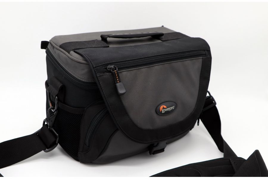 Сумка Lowepro Nova Mini