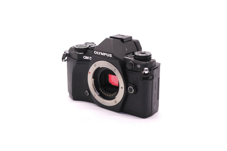 Olympus OM-D E-M5 II body (пробег 7485 кадров)