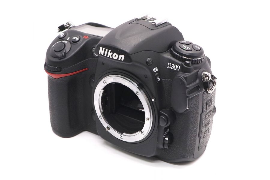 Nikon D300 body (пробег 3920 кадров)