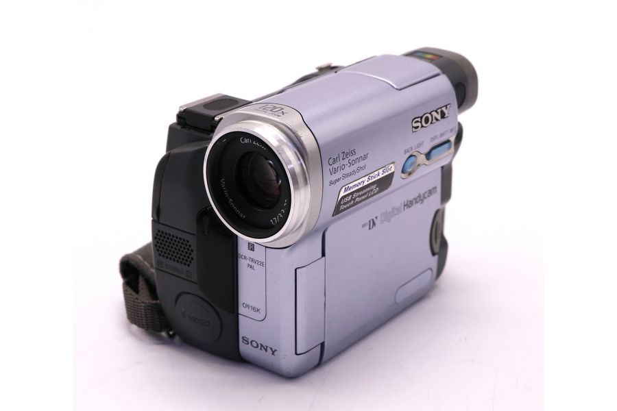 Видеокамера Sony CCD-TRV22E