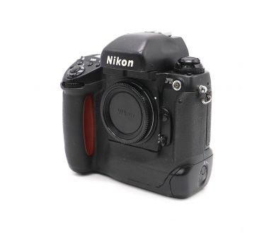 Nikon F5 body (№3081148)
