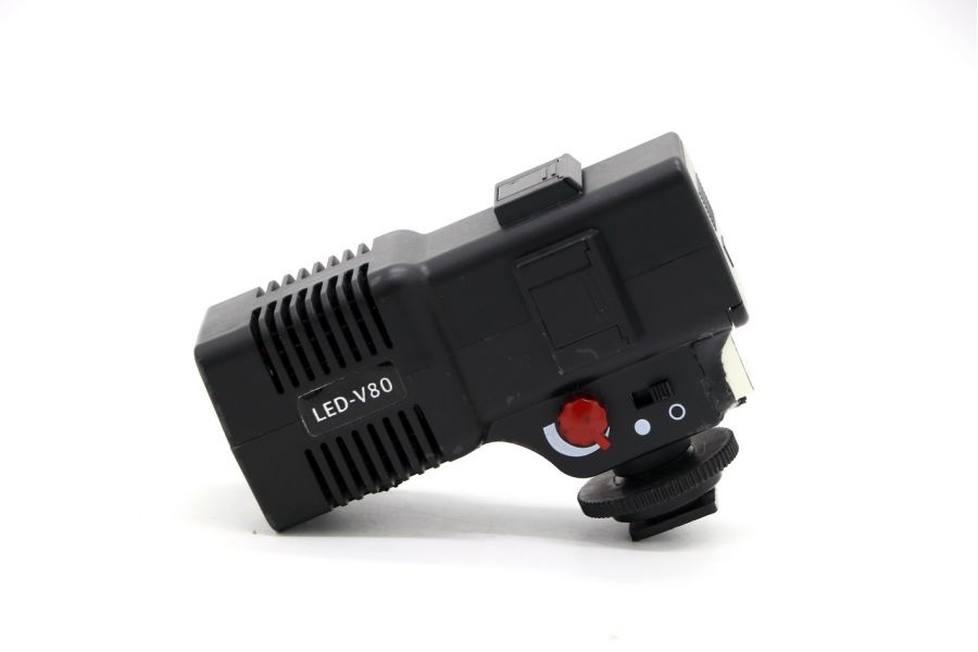 Накамерный свет Falcon Eyes Led-V80